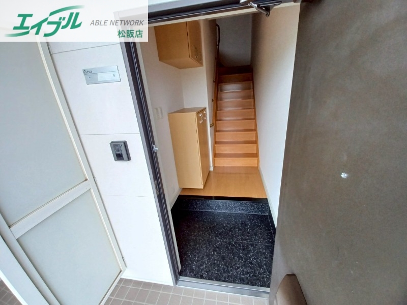 玄関　同物件反転タイプの画像です