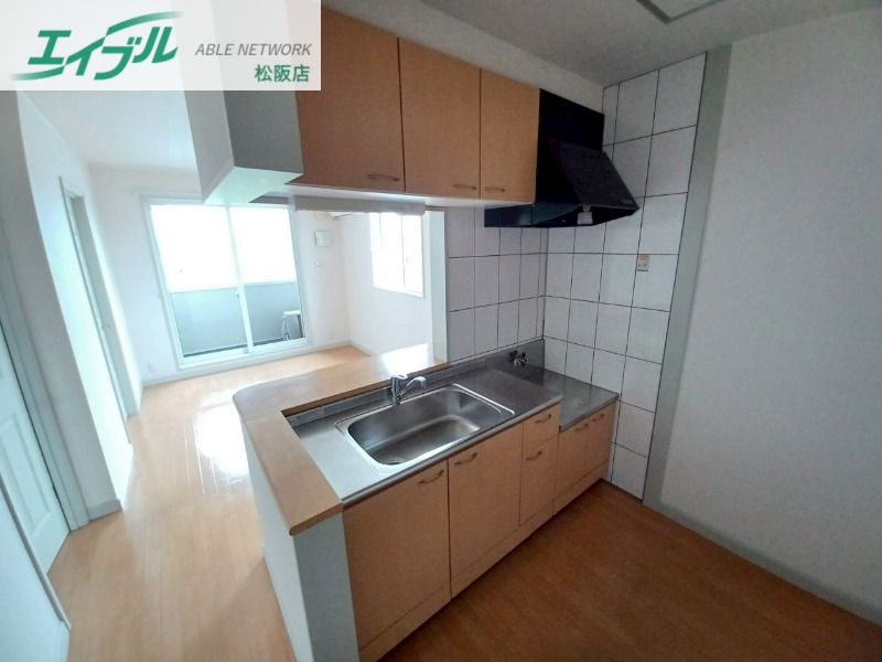 キッチン　同物件反転タイプの画像です