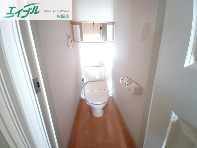 トイレ　同物件反転タイプの画像です