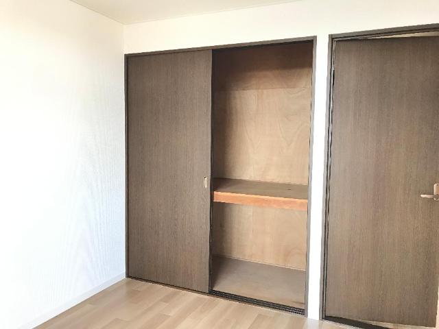 収納　押入れ（南洋室）