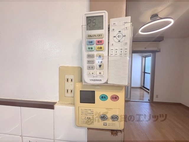 その他設備　給湯器リモコン