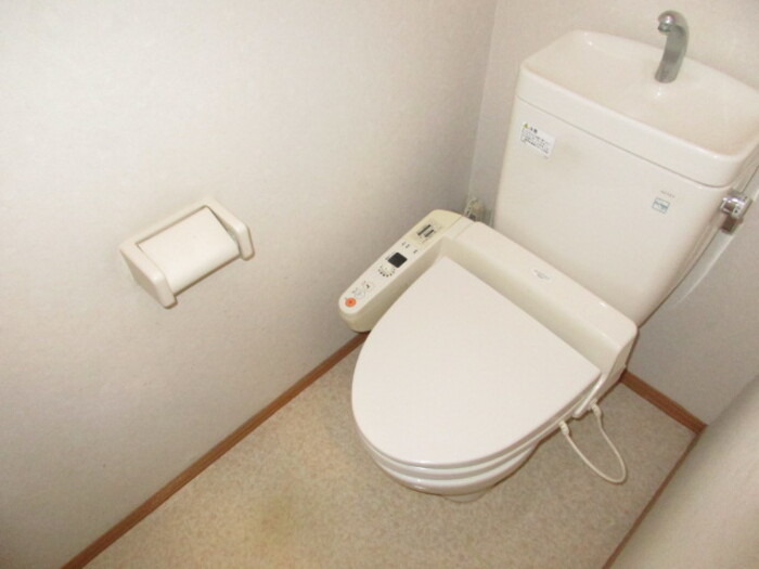 トイレ　温水洗浄便座付きトイレ
