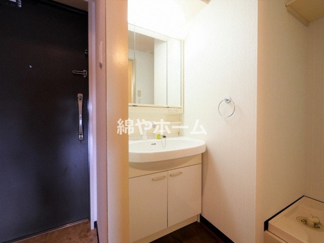 洗面設備　朝の支度にも助かる、独立の洗髪洗面化粧台