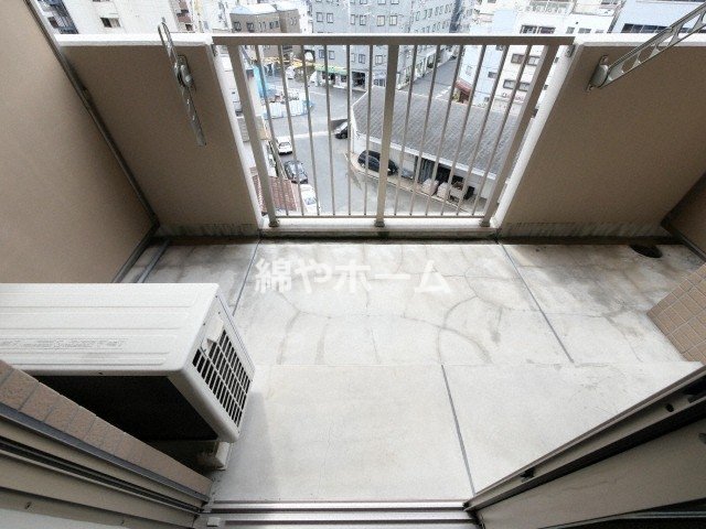 バルコニー　外からの目が気にならないバルコニーで洗濯物が干せます