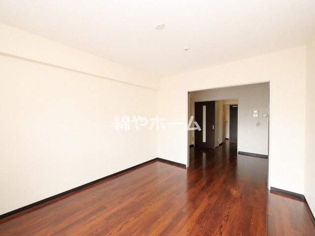 居室・リビング　広々とした洋室です