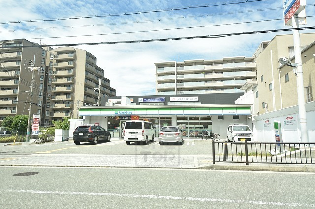 コンビニ　ファミリーマート　豊中少路（コンビニ）まで792m