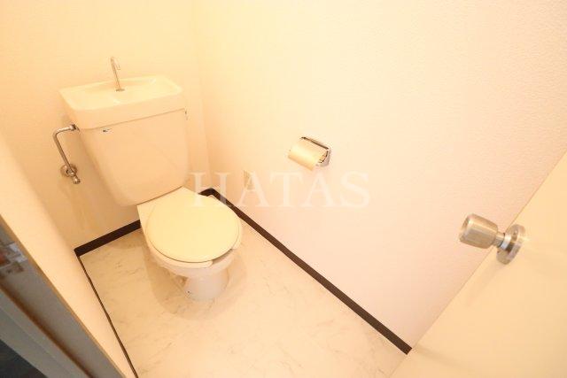 トイレ　同物件別部屋です。