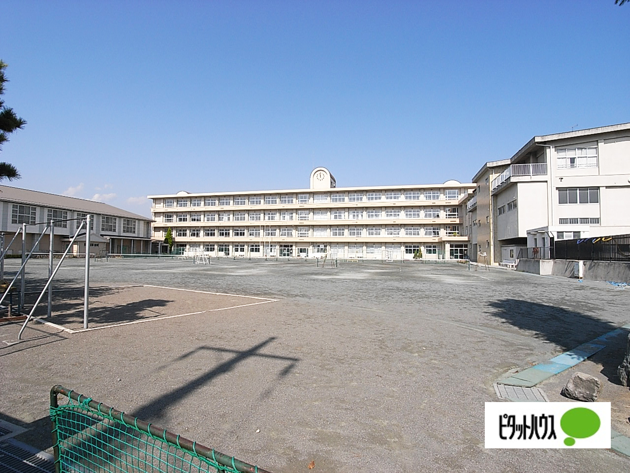 中学校　高崎市立塚沢中学校（中学校）まで885m