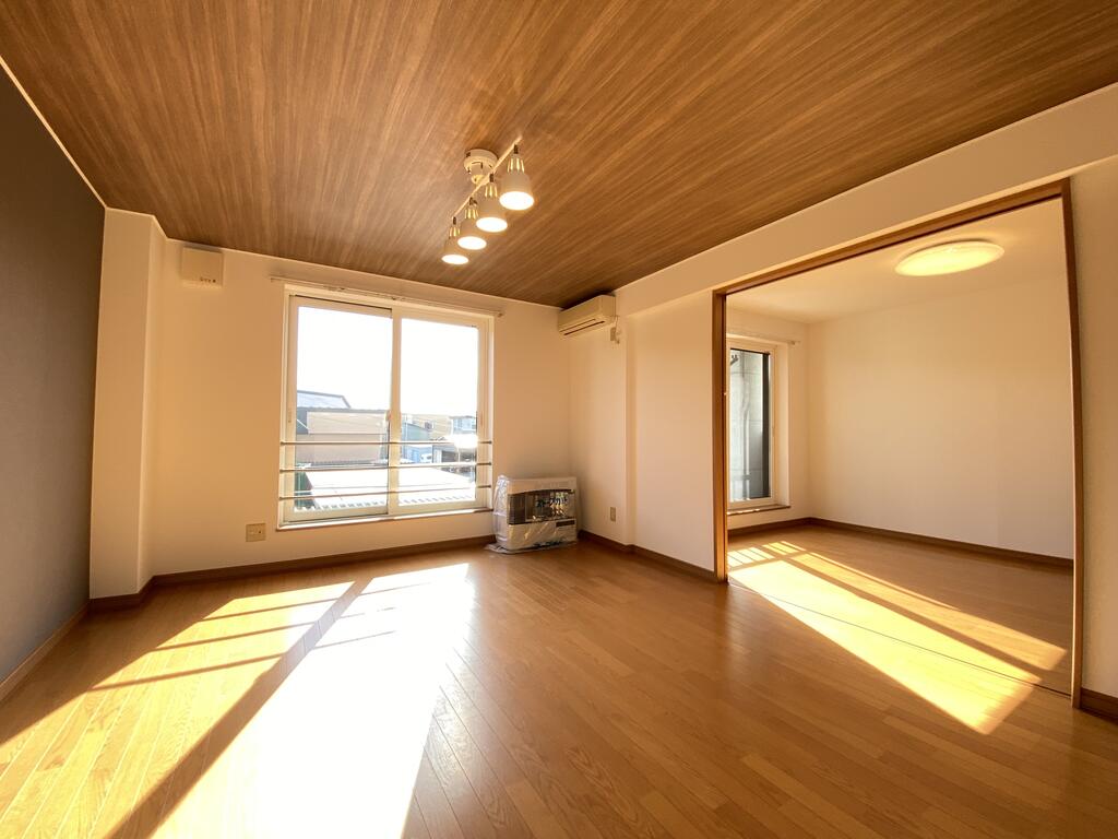 旭川市川端町4条7丁目2LDKマンションの居間写真