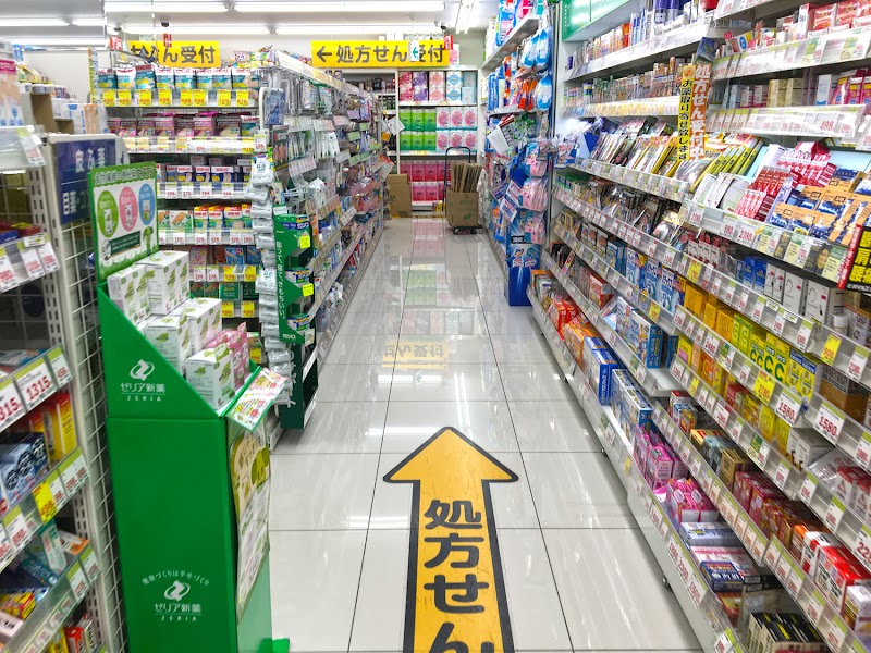 ドラックストア　スギ薬局川口西新井宿店（ドラッグストア）まで869m