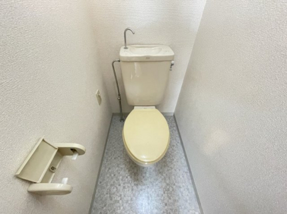 トイレ　別号室写真です
