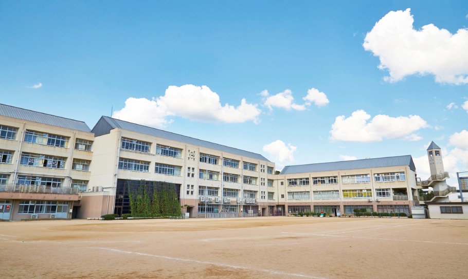 小学校　神戸市立山の手小学校（小学校）まで359m