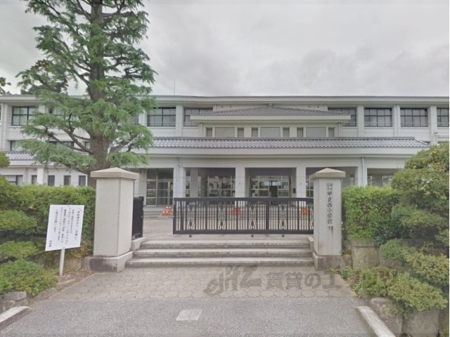 小学校　甲良西小学校（小学校）まで750m