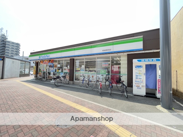 コンビニ　ファミリーマート（コンビニ）まで185m