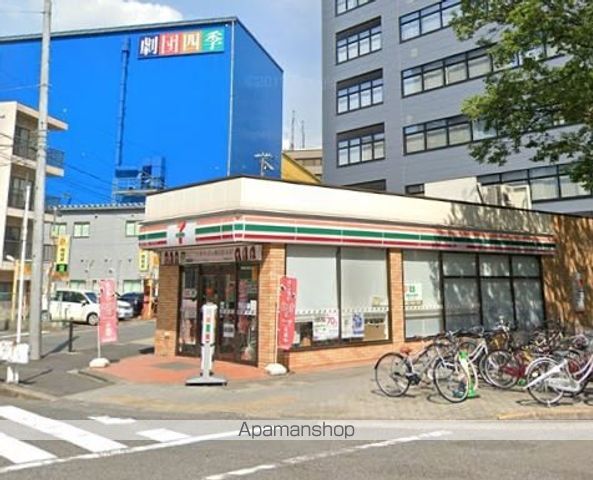 コンビニ　セブンイレブン（コンビニ）まで502m