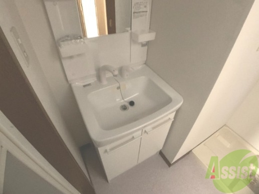 洗面設備　洗面台は独立しています。朝の身支度はこちらでどうぞ～。