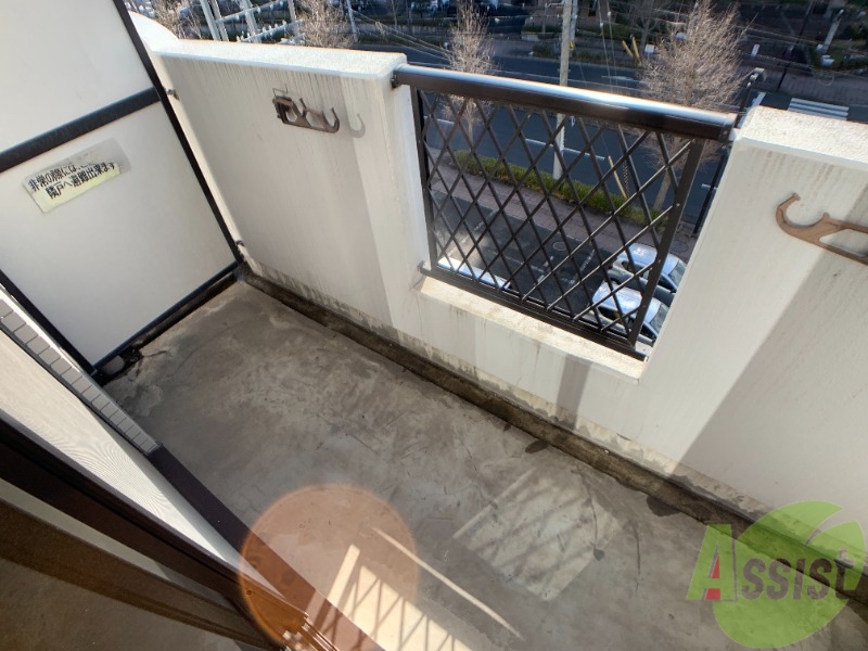 バルコニー　広めのバルコニーです。洗濯物がたくさん干せそうです。