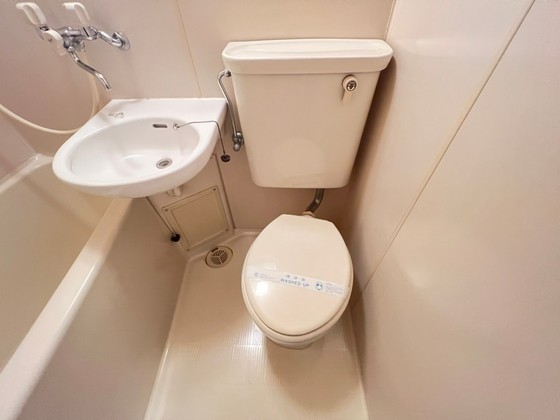 トイレ　※別号室の写真となります。