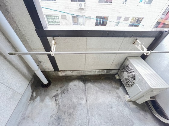 バルコニー　※別号室の写真となります。