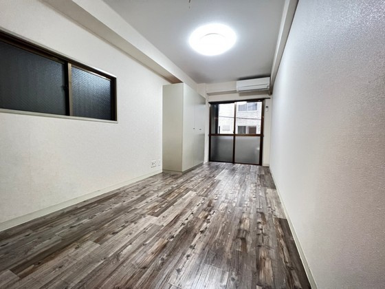 居室・リビング　※別号室の写真となります。