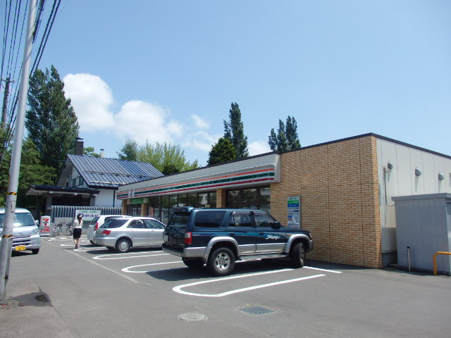 コンビニ　セブンイレブン（コンビニ）まで428m