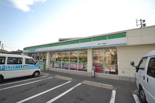 コンビニ　ファミリーマート浜田一丁目店（コンビニ）まで560m
