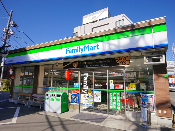 コンビニ　ファミリーマート（コンビニ）まで610m