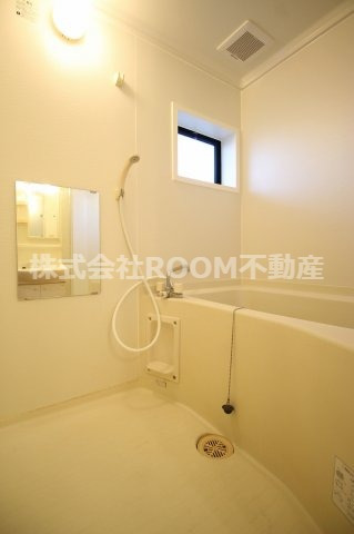 バス・シャワールーム　落ち着いた空間のお風呂です