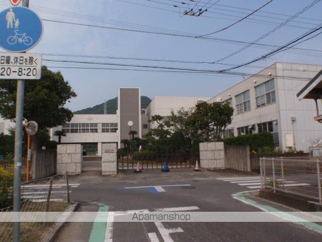 小学校　宇多津町立宇多津小学校（小学校）まで750m