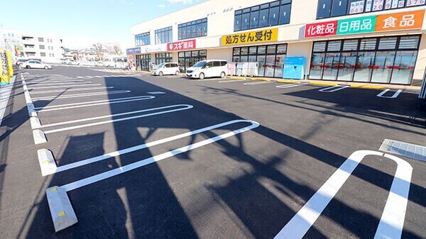 ドラックストア　スギ薬局蘇我鵜の森店（ドラッグストア）まで587m