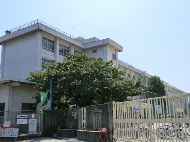 小学校　広島市立中筋小学校（小学校）まで612m