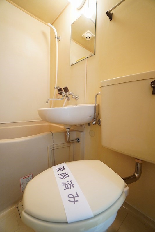 トイレ　3点ユニットです。