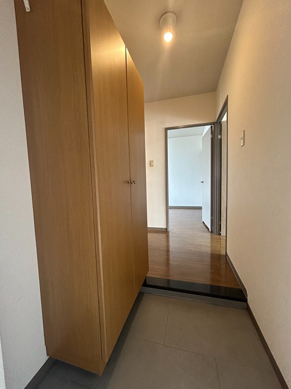 玄関　※写真は303号室