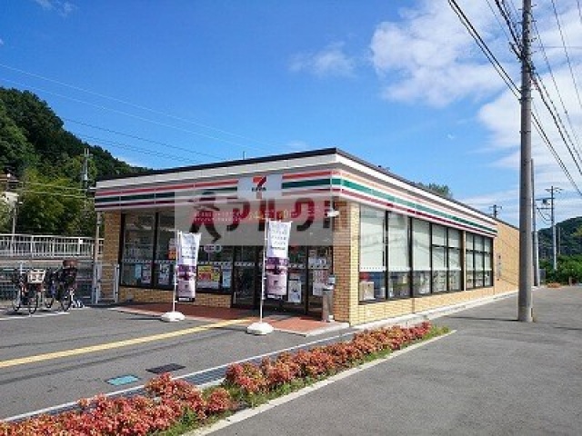 コンビニ　セブンイレブン柏原高井田店（コンビニ）まで454m