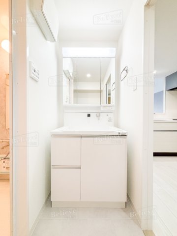 洗面設備　綺麗で明るい洗面所です☆