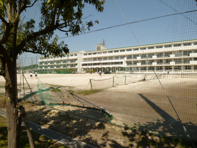 中学校　松戸市立小金北中学校（中学校）まで515m