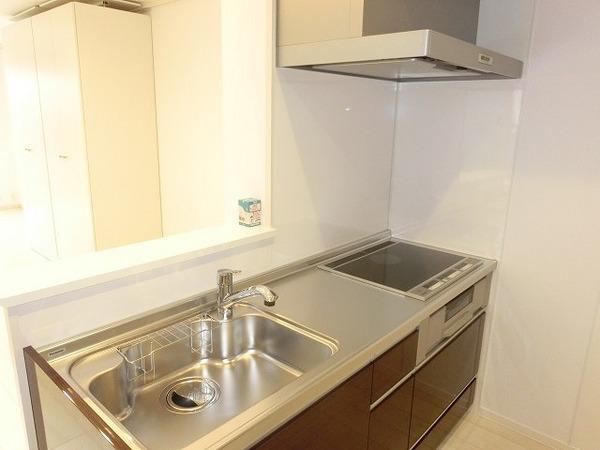 キッチン　３口ＩＨコンロ付きシステムキッチン！