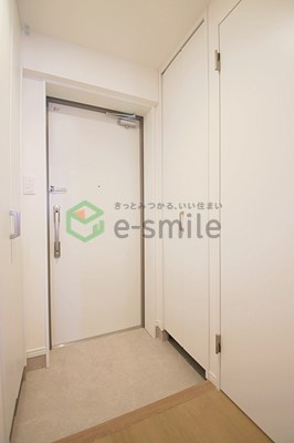 玄関　収納もある玄関です