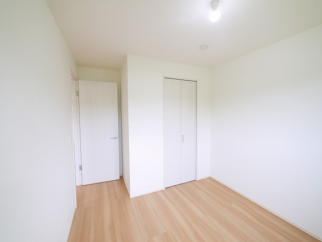 その他部屋・スペース　広くて明るい寝室