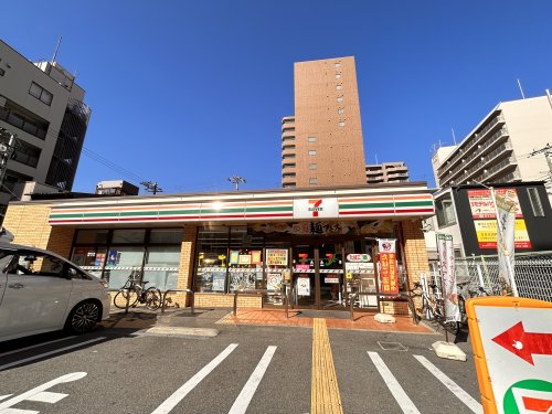 コンビニ　セブンイレブン（コンビニ）まで330m