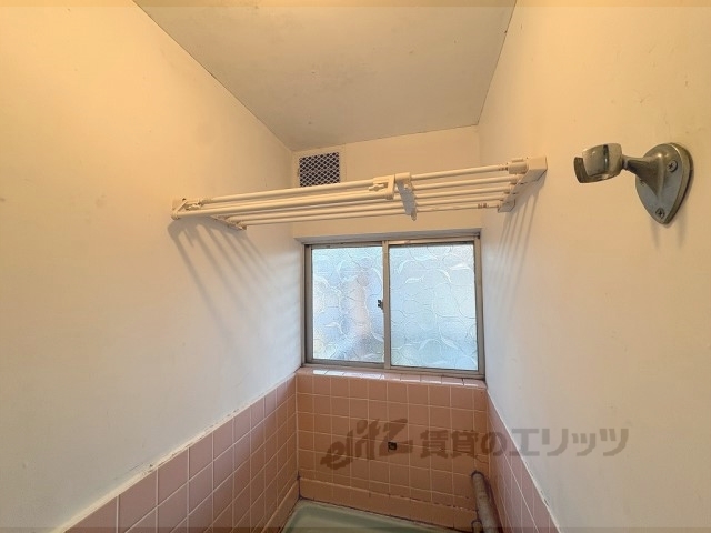 バス・シャワールーム　収納棚