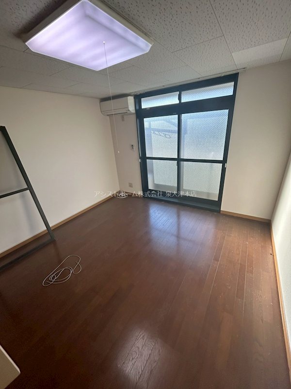 居室・リビング　窓があり日差しの入るお部屋です