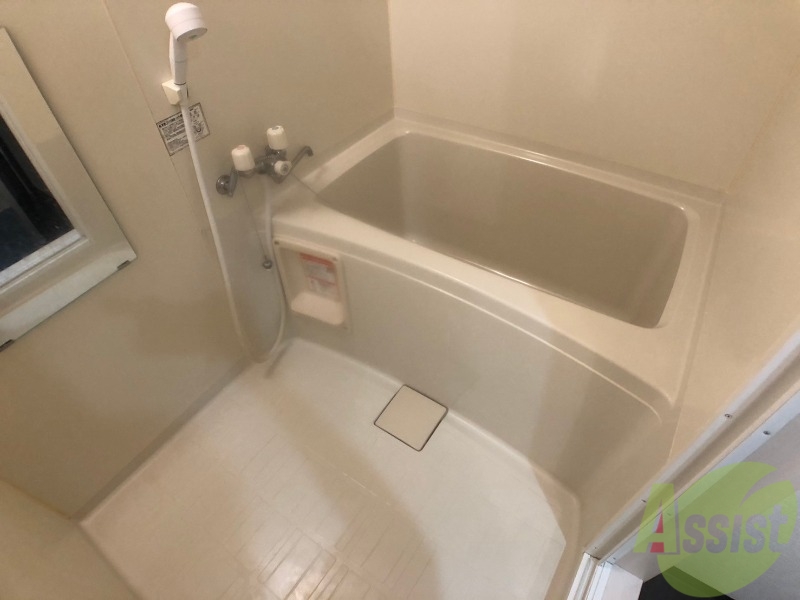 バス・シャワールーム　お風呂になります。一日の疲れを癒してくださいね。