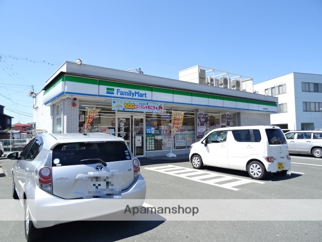 コンビニ　ファミリーマート（コンビニ）まで521m