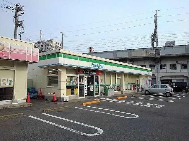 コンビニ　ファミリーマート三原館町店（コンビニ）まで400m