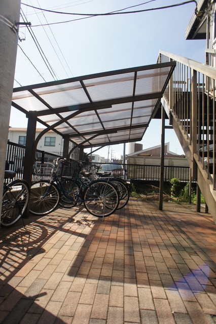 その他共有部分　雨の日でも安心して止められる屋根付の駐輪場です☆