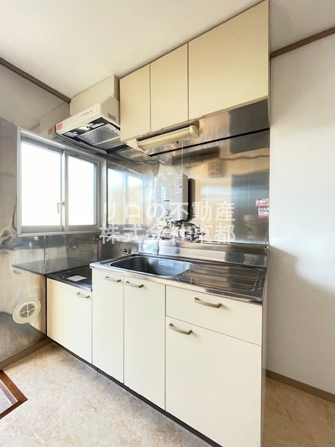 キッチン　二口コンロも置けてお料理のレパートリーも増えますね♪