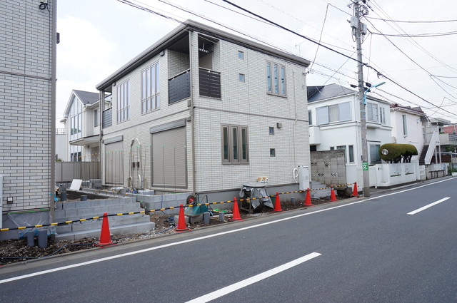 建物外観　自転車置場・ごみ置き場あります☆
