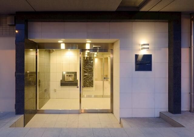 エントランス　落ち着いたエントランスです