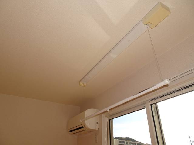 その他設備　室内物干し・エアコン